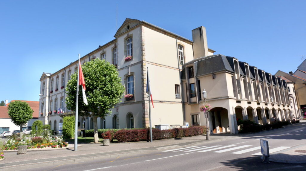 Expérience Professionnelle six listes s affrontent ce dimanche pour decrocher la mairie de saint avold photo rl thierry sanchis 1584028773